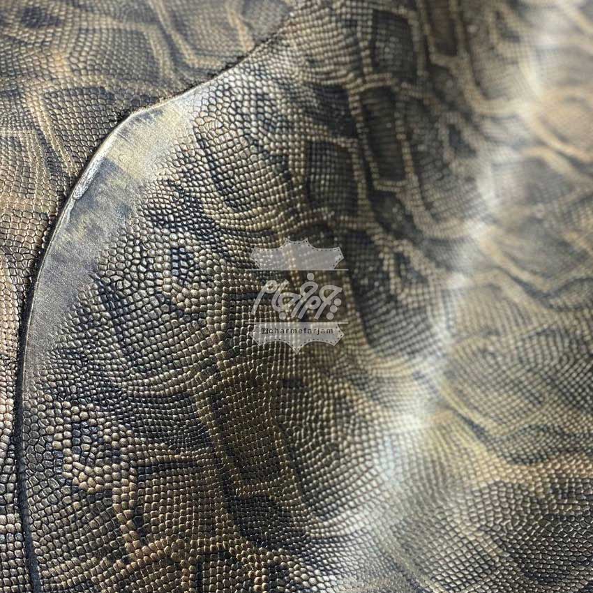 چرم گاوی طرح snake  متالیک(ماری) طلایی